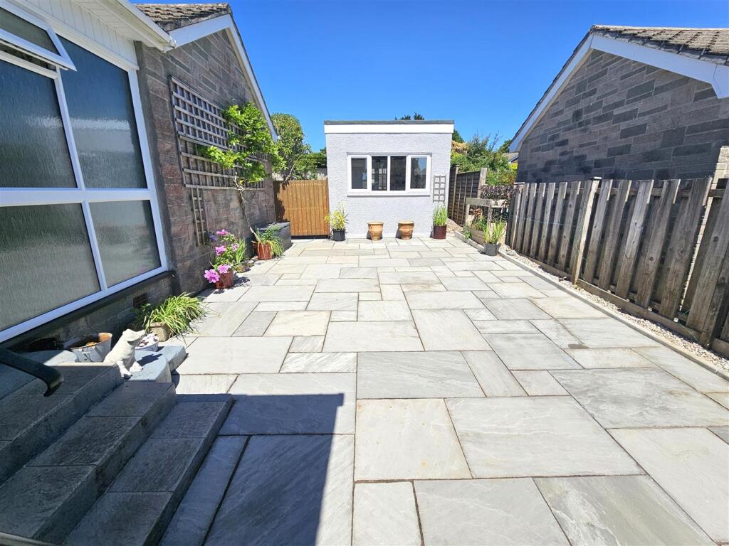 Further Driveway.jpg