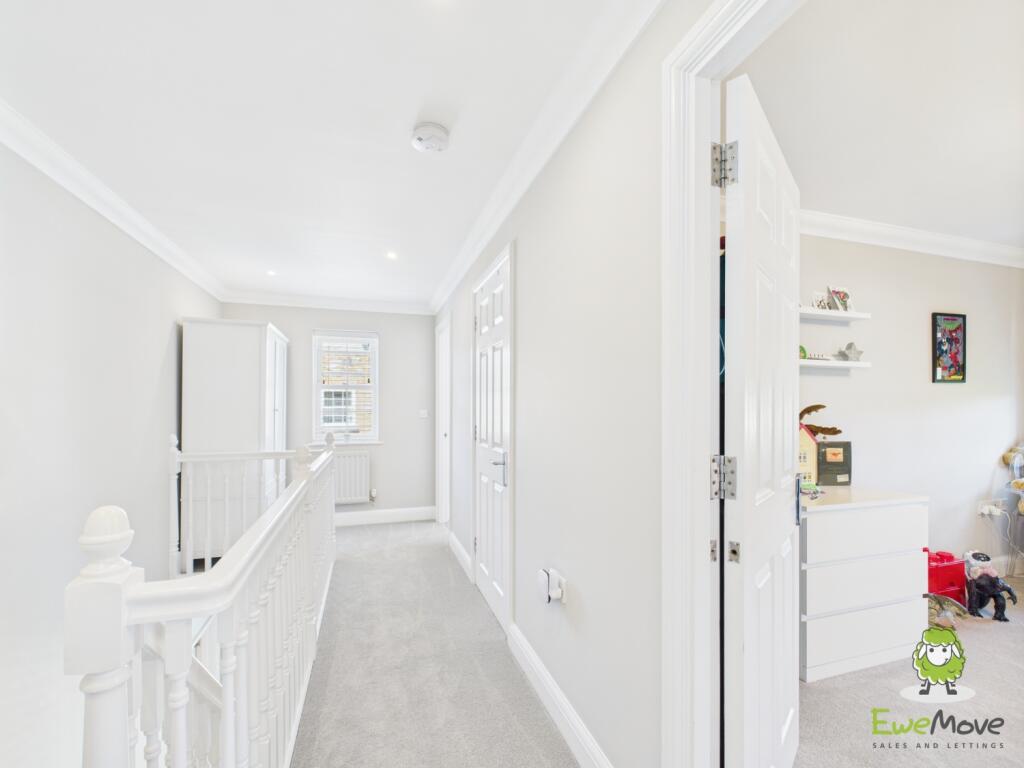 CAM03778G0-PR0247-STILL027