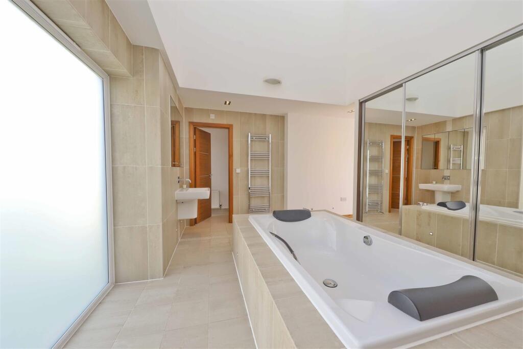 Master en-suite