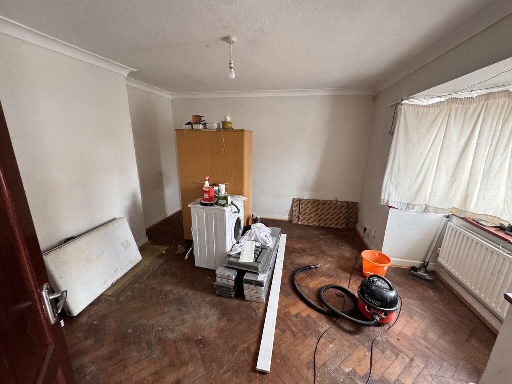 13 Almond Close -...