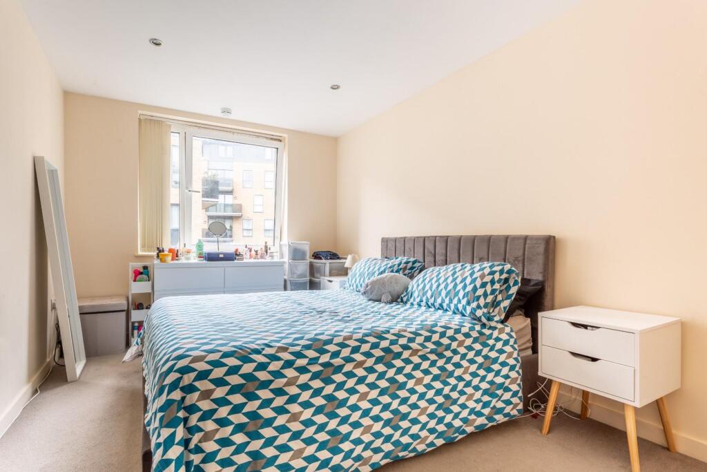bedroom (2).jpg