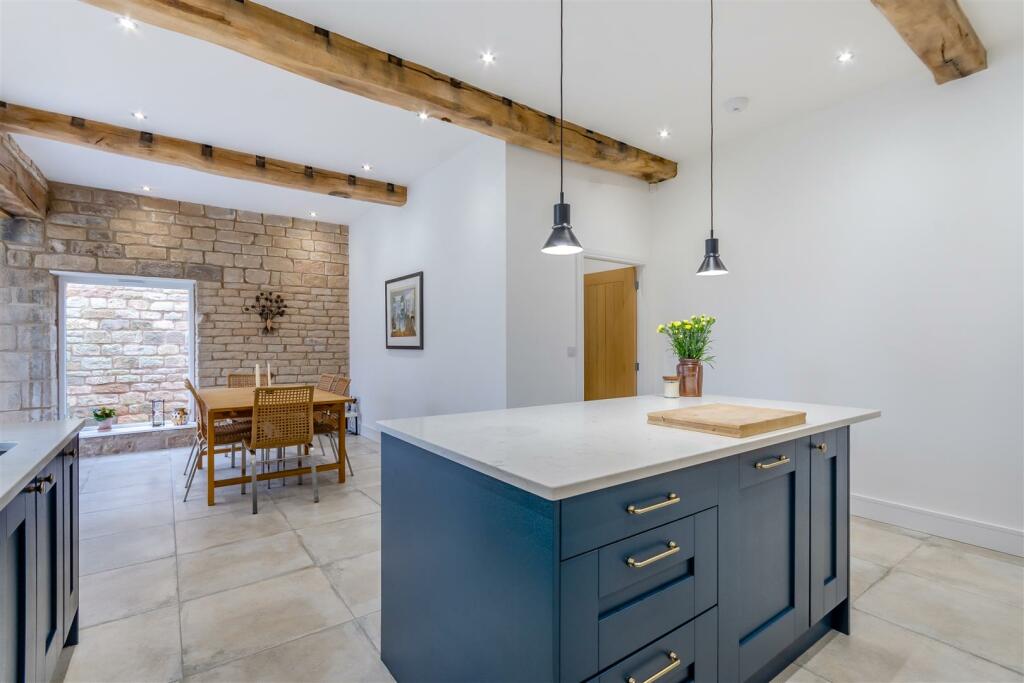8583926-interior26.jpg