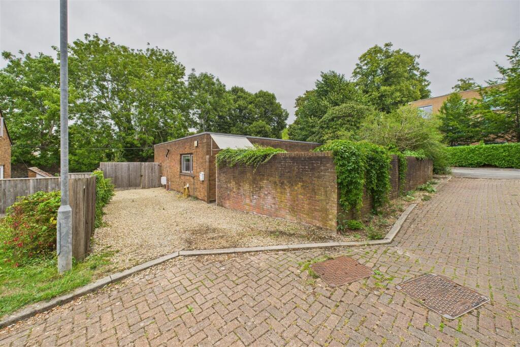 1A Shaplands, Stoke Bishop, Bristol BS9 1AY | A Fr