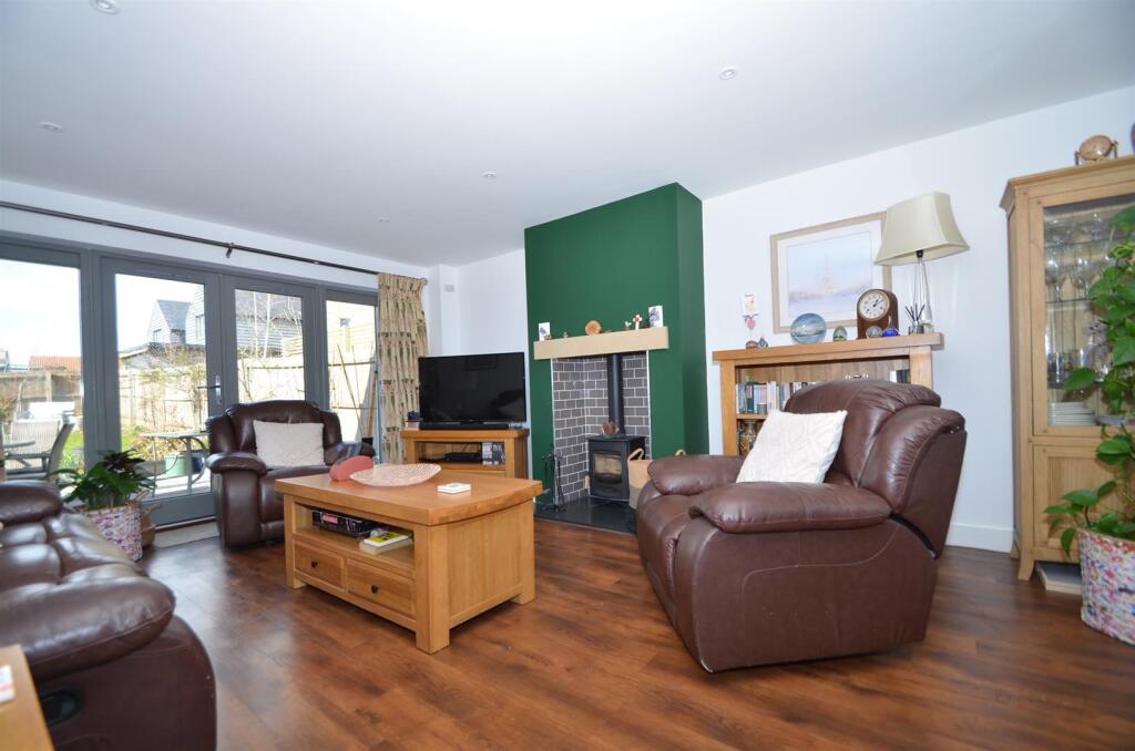Livingroom2.jpg