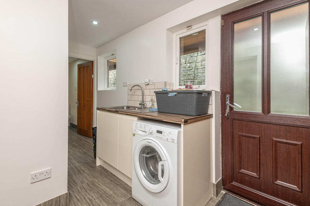 21 - 263 Meltham ...