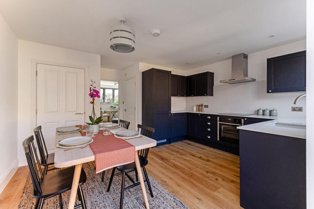 Kitchen/ dining