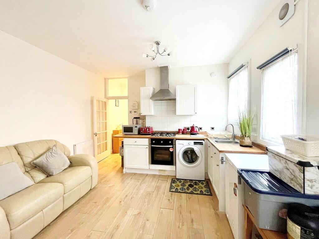 Manor kitchen liv...