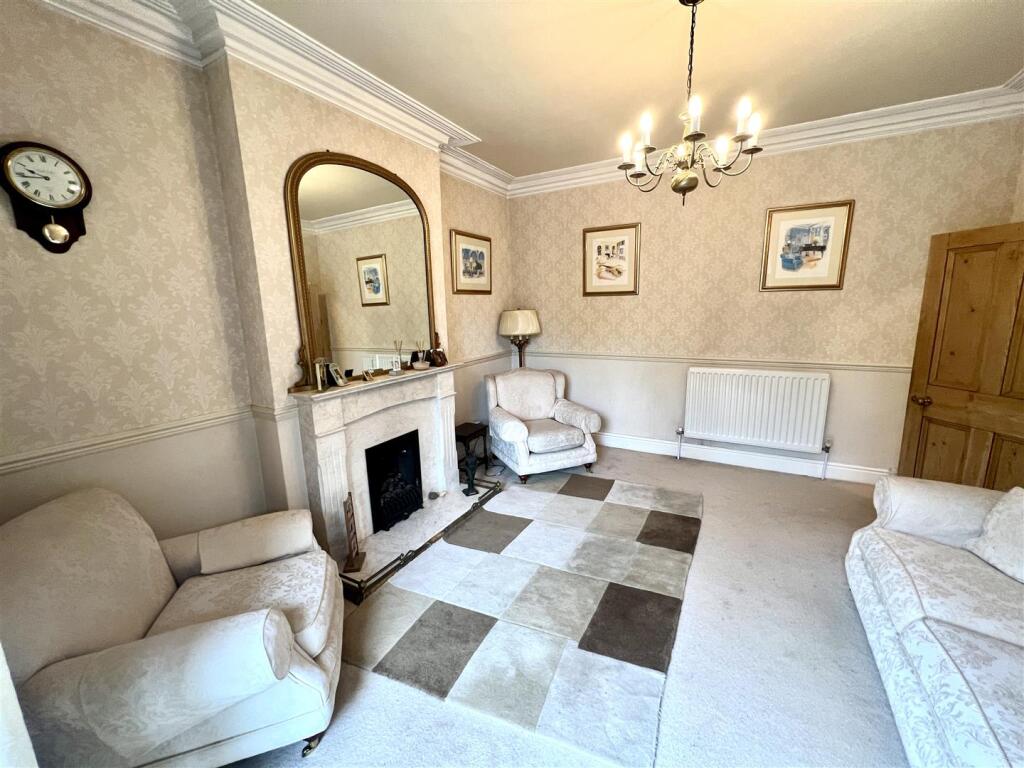 SITTING ROOM