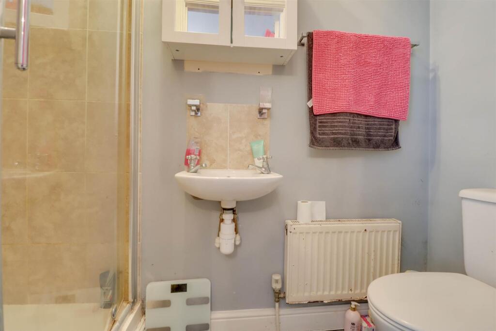 19 FRIERN GARDENS INSIDE-9.jpg