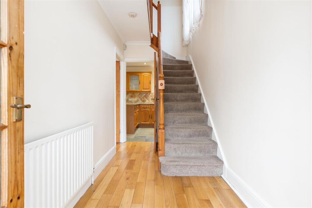 4 Holme Close-6.jpg