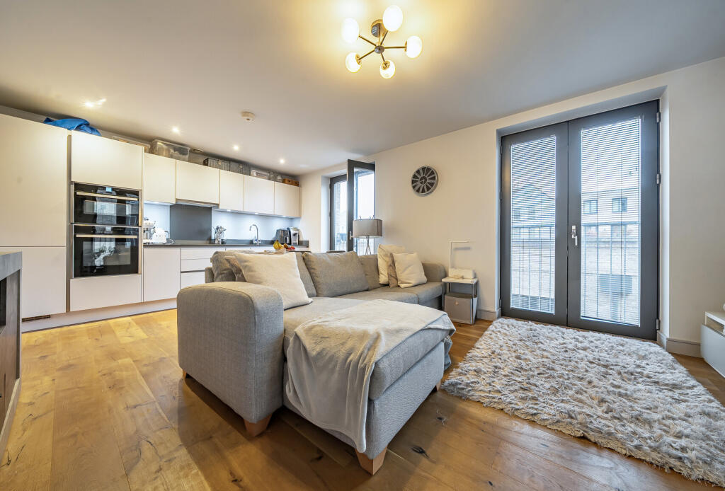 1364601-6-68ed122...