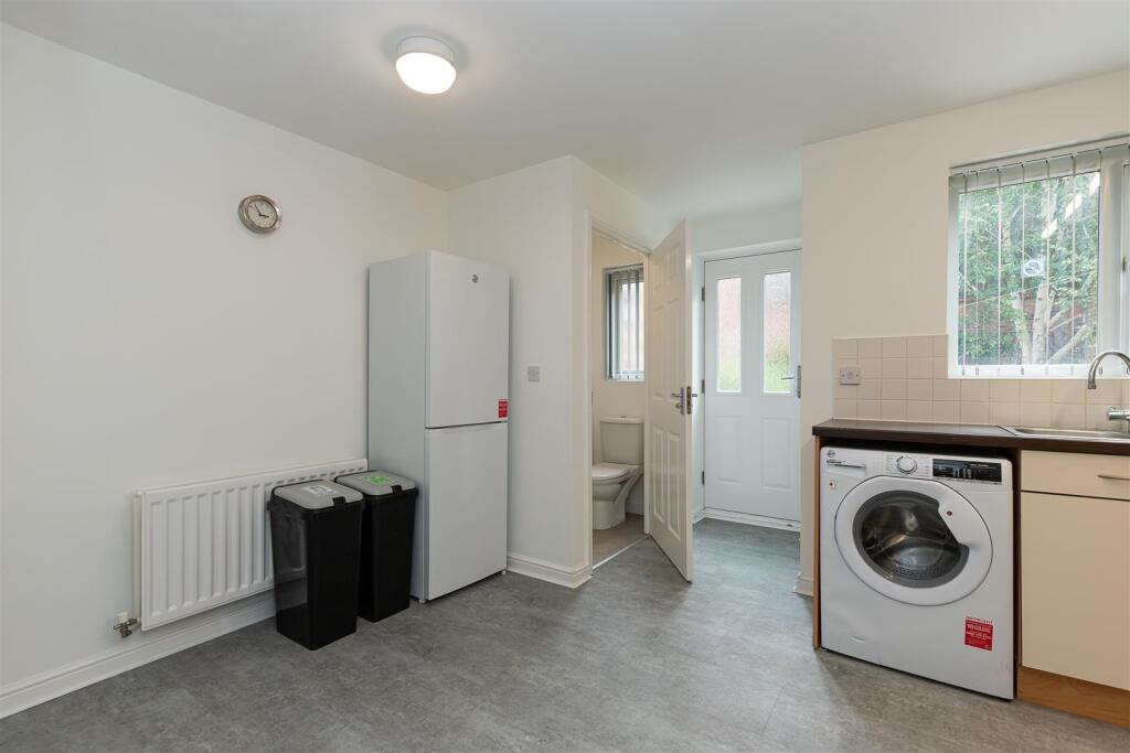 8 Waterlilly Close-9.jpg