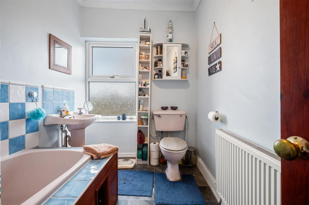 Bathroom.jpg