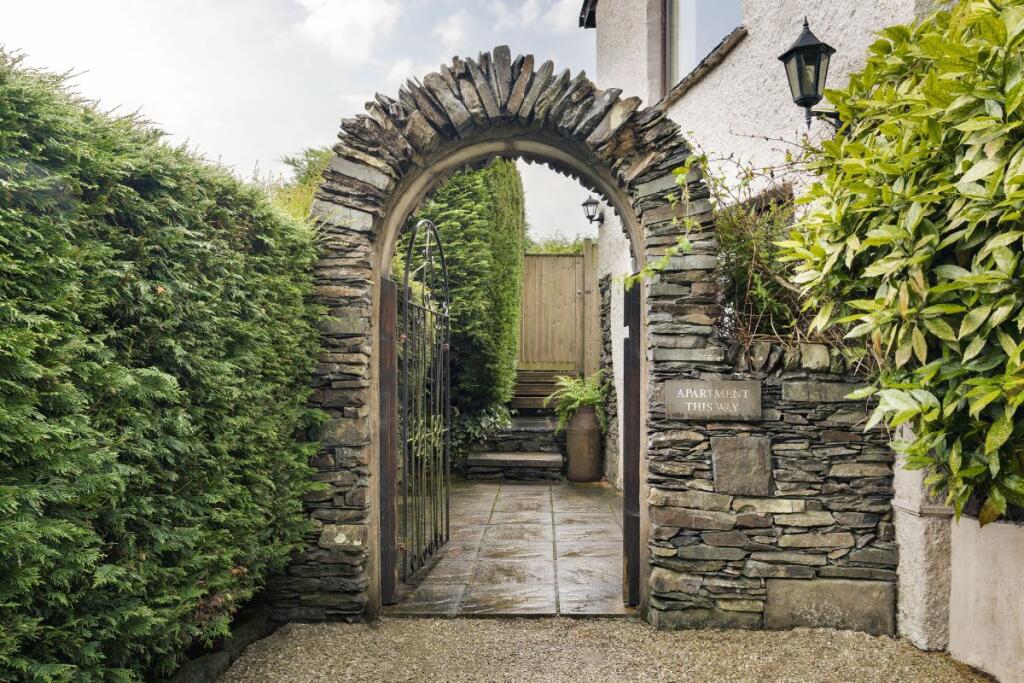 Staveley House - Apartment Entrance