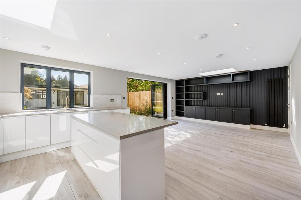 87 Brassie Avenue-5.jpg