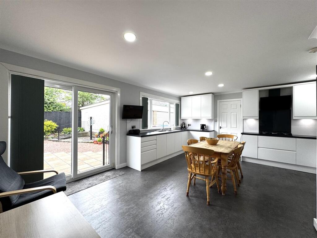 Dining/Kitchen