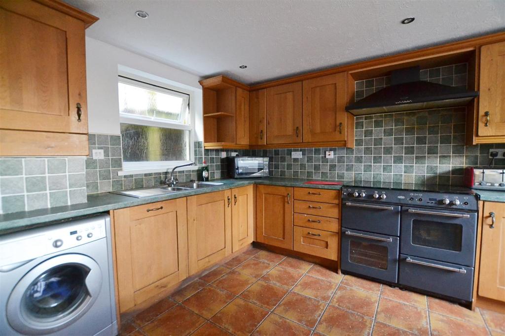 kitchen...JPG
