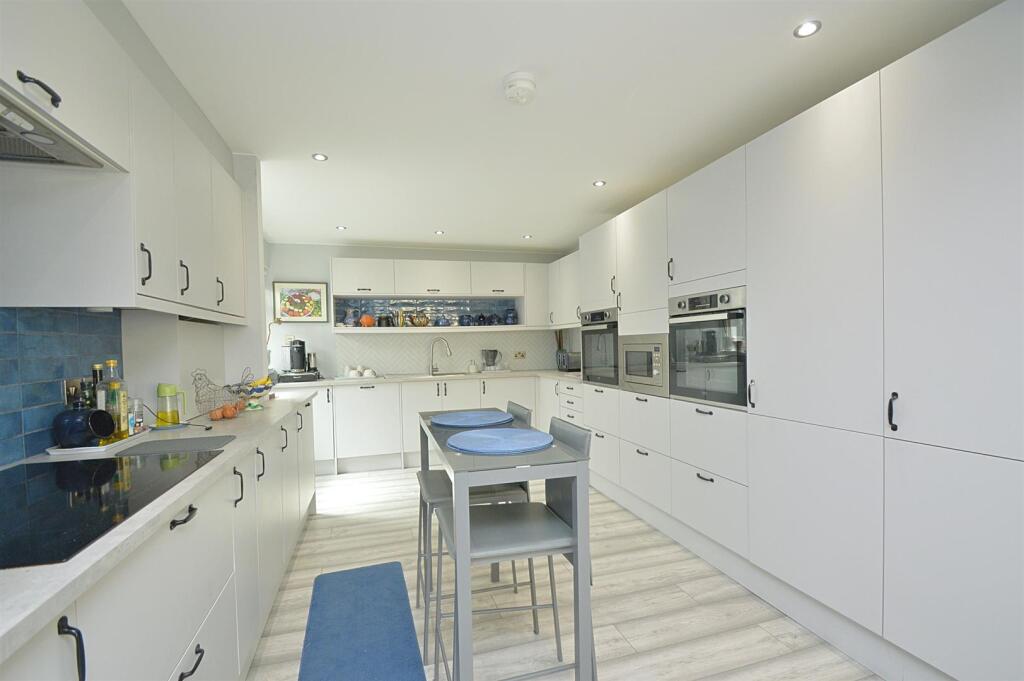 resizedKitchen1.jpg