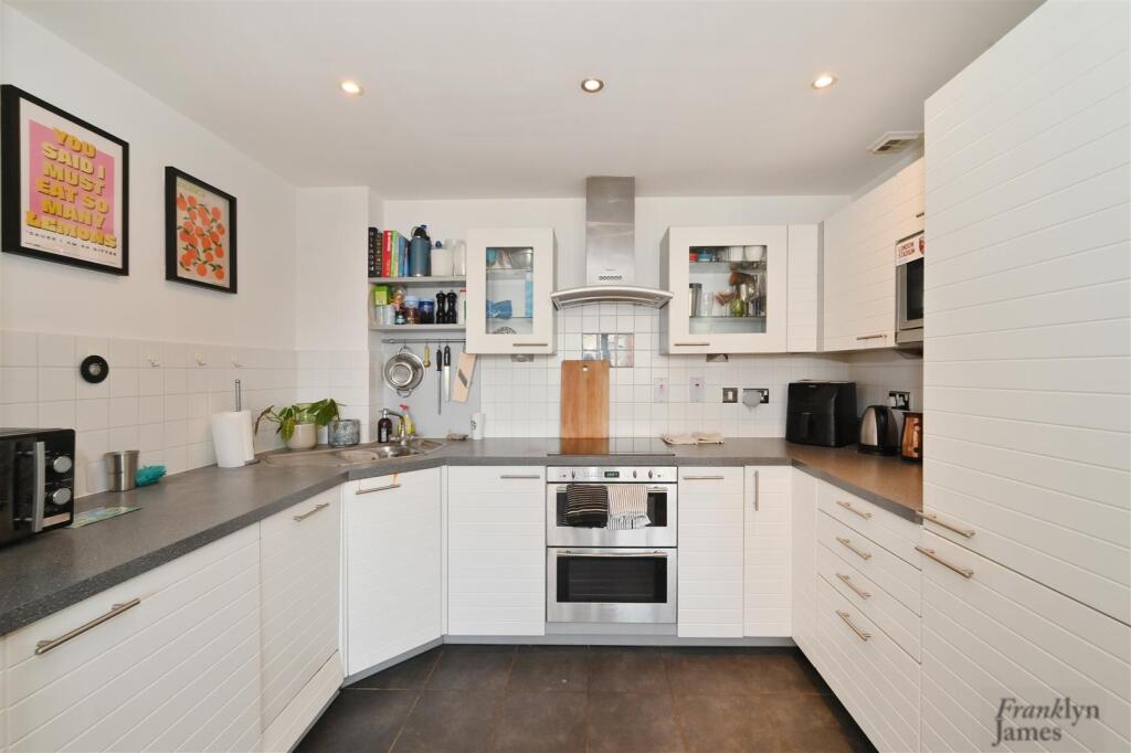 Wards-Wharf-Approach (4).JPG