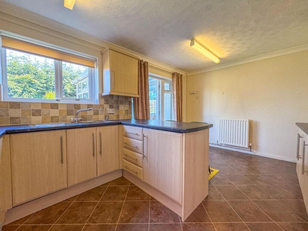 Chatsworth Drive - Image-9.jpg