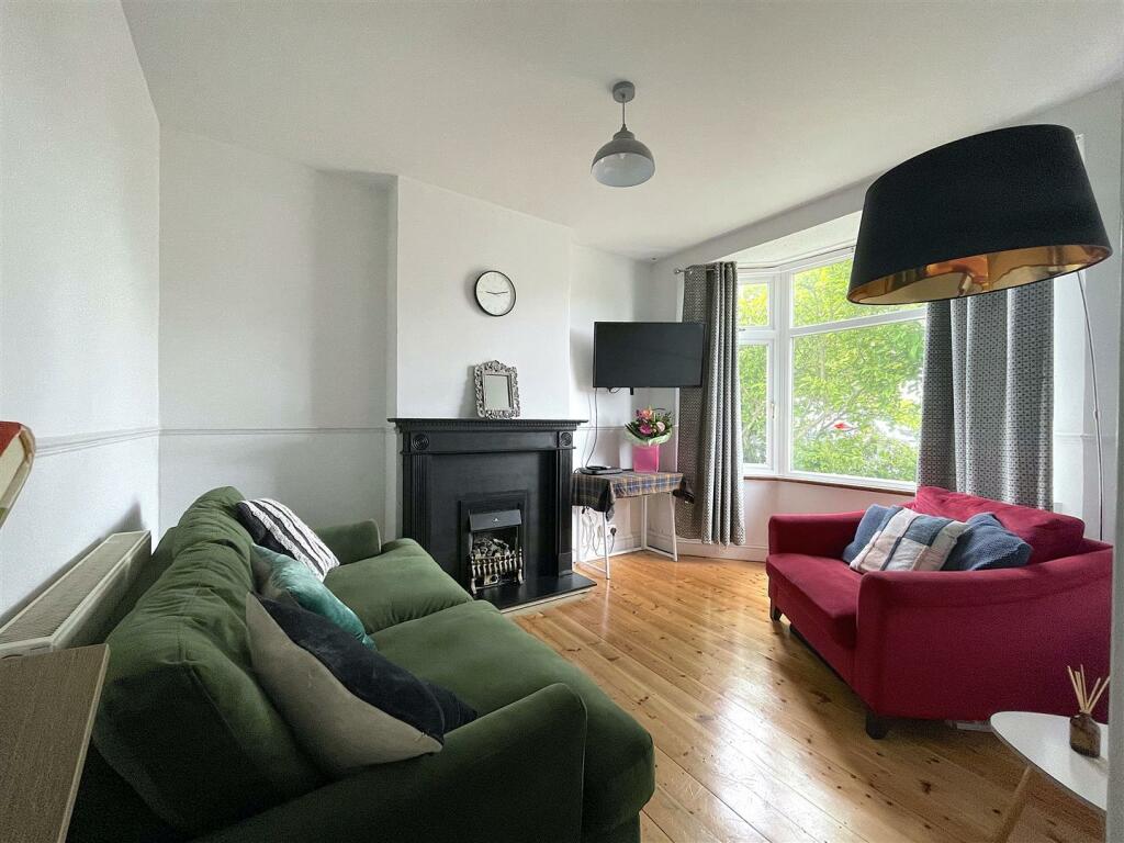 Living Room (1).jpeg