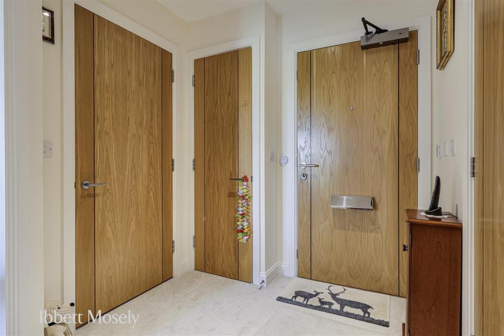 16 Entrance Hall.JPG