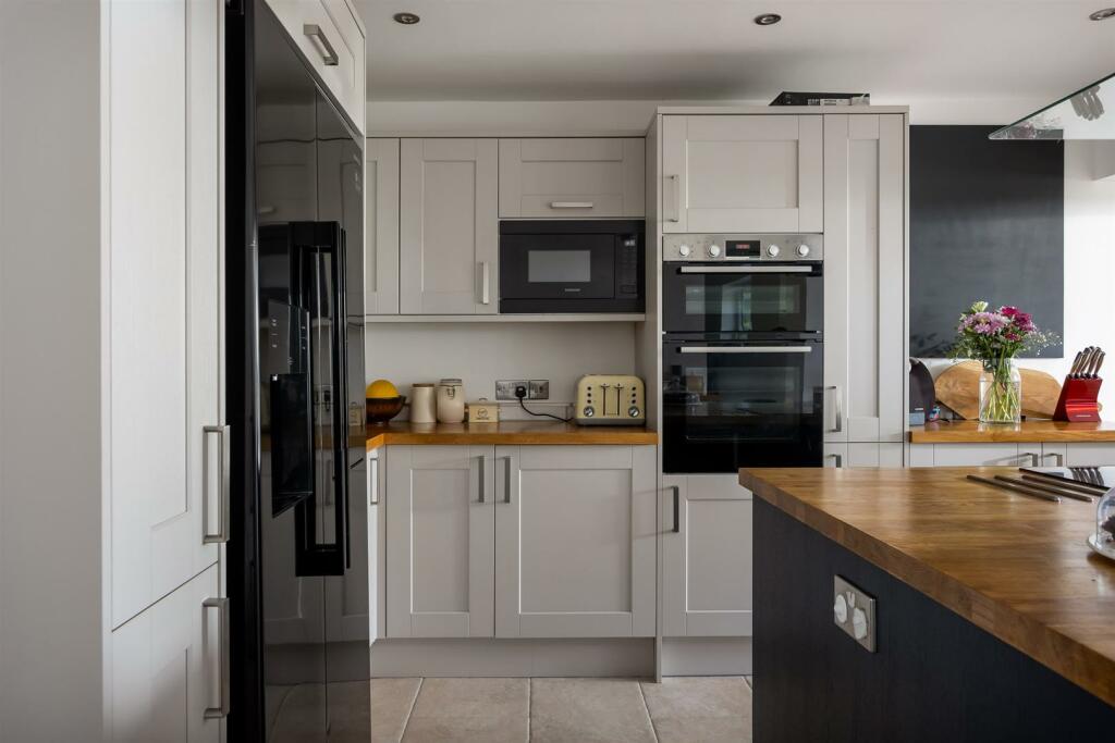 22 - The Orchard - GL7 6DU - Web.jpg