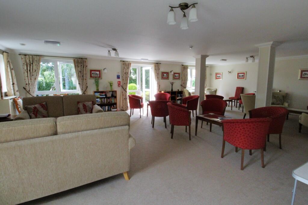 COMMUNAL LOUNGE