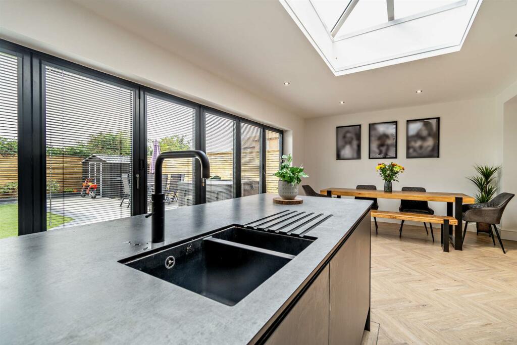 8614777-interior34-800.jpg
