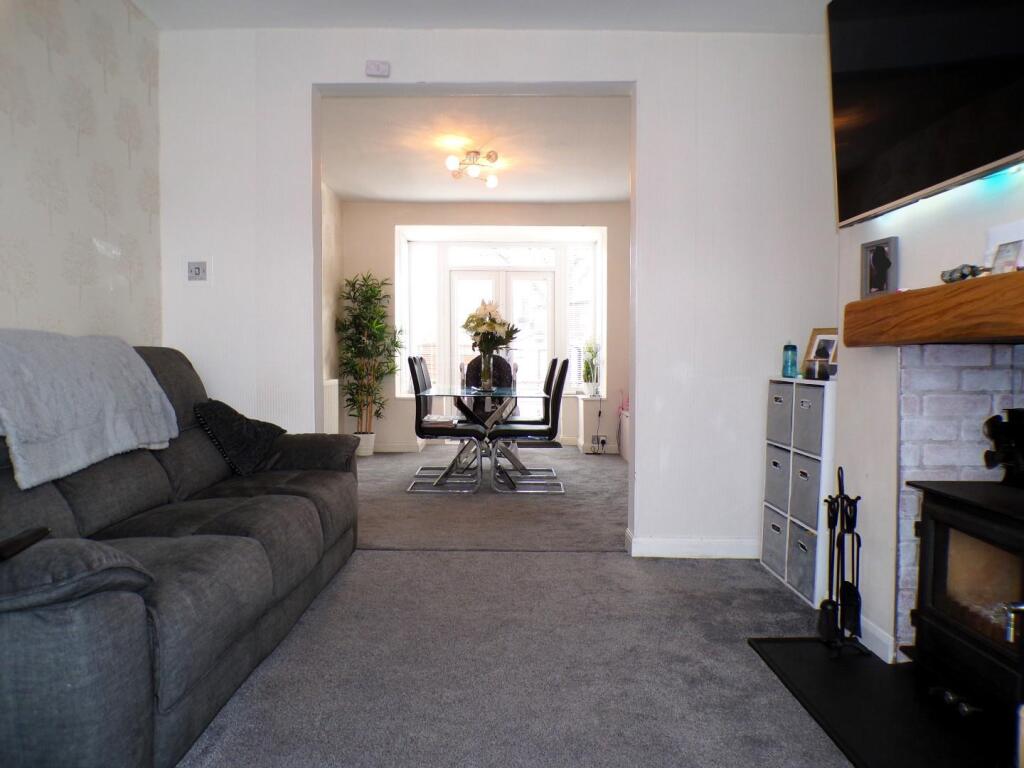 CliftonSt69lnge2.JPG