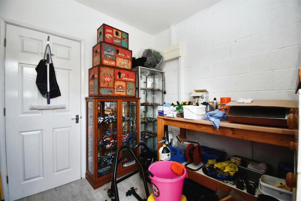 Garage/Workshop