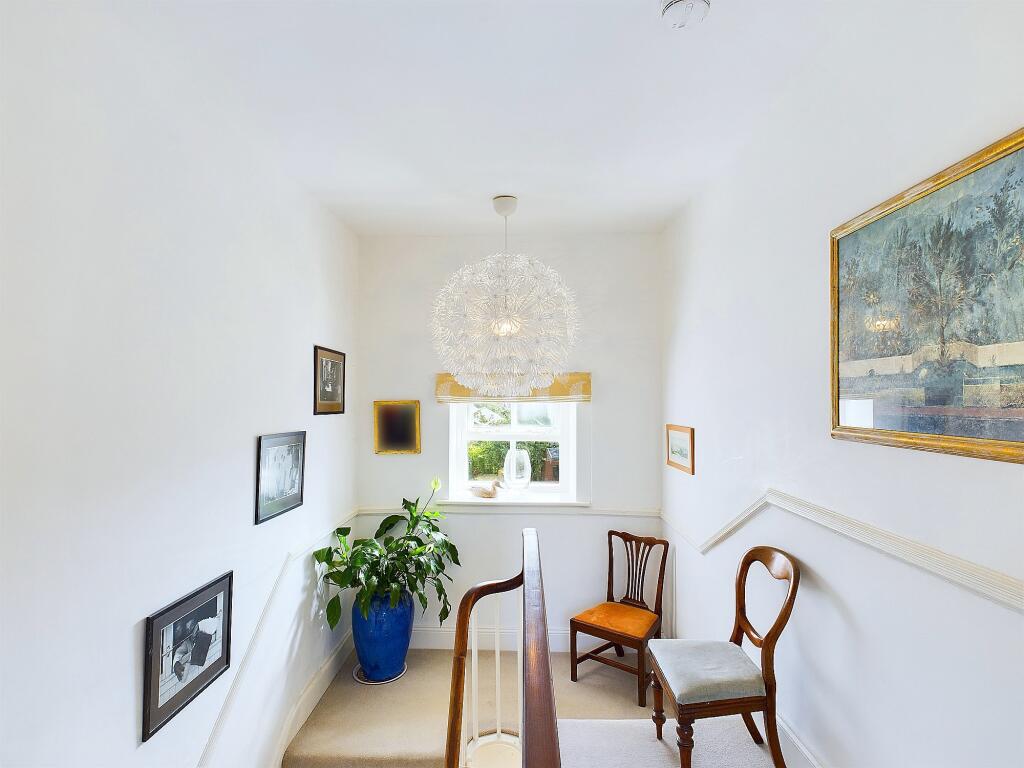 CAM04201G0-PR0003-STILL010