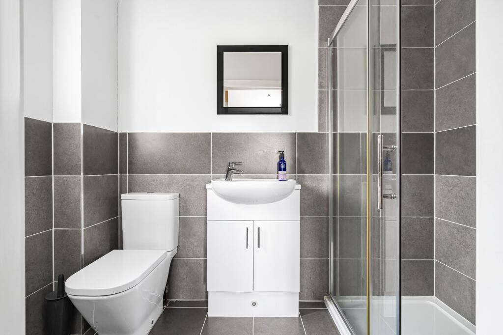 En-Suite Bathroom