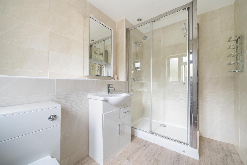 Oaktree Ensuite 25.jpg