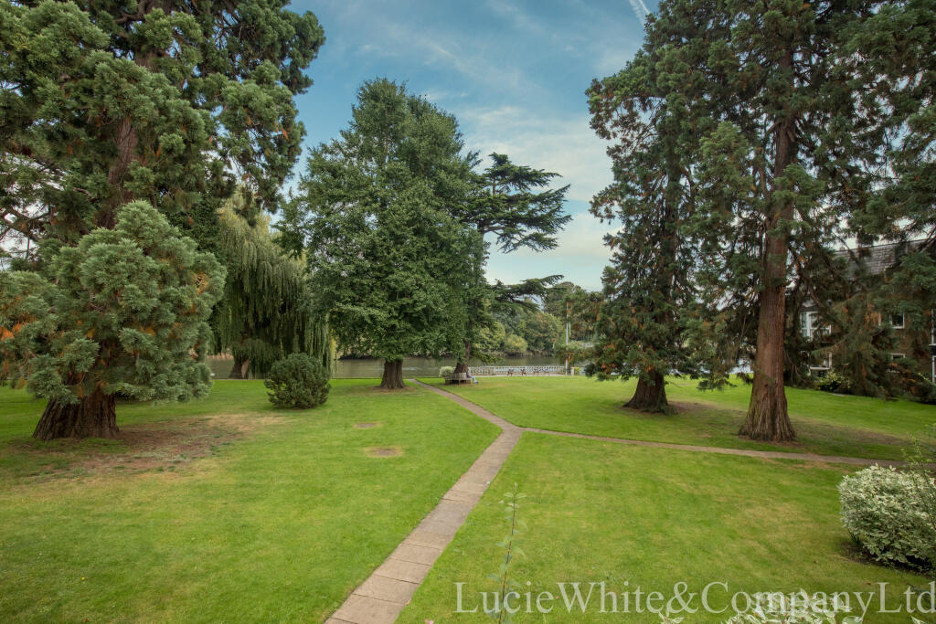 Riverside gardens