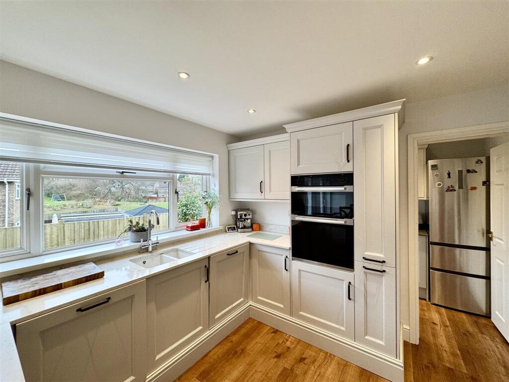 Kitchen 2.jpeg