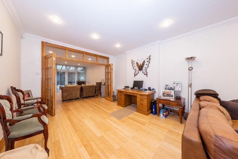RECEPTION ROOM 1/2