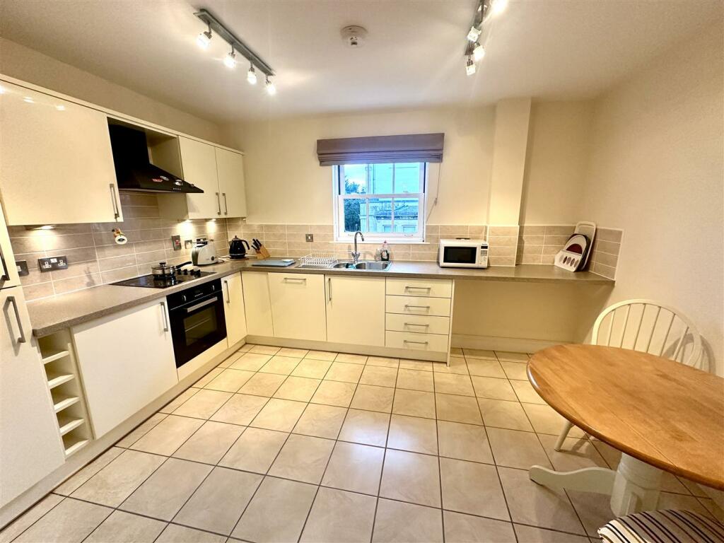 KITCHEN/BREAKFAST ROOM