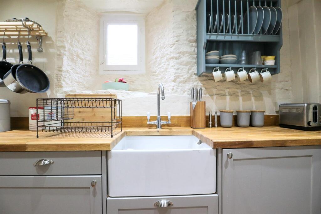 Kitchen (3).jpg