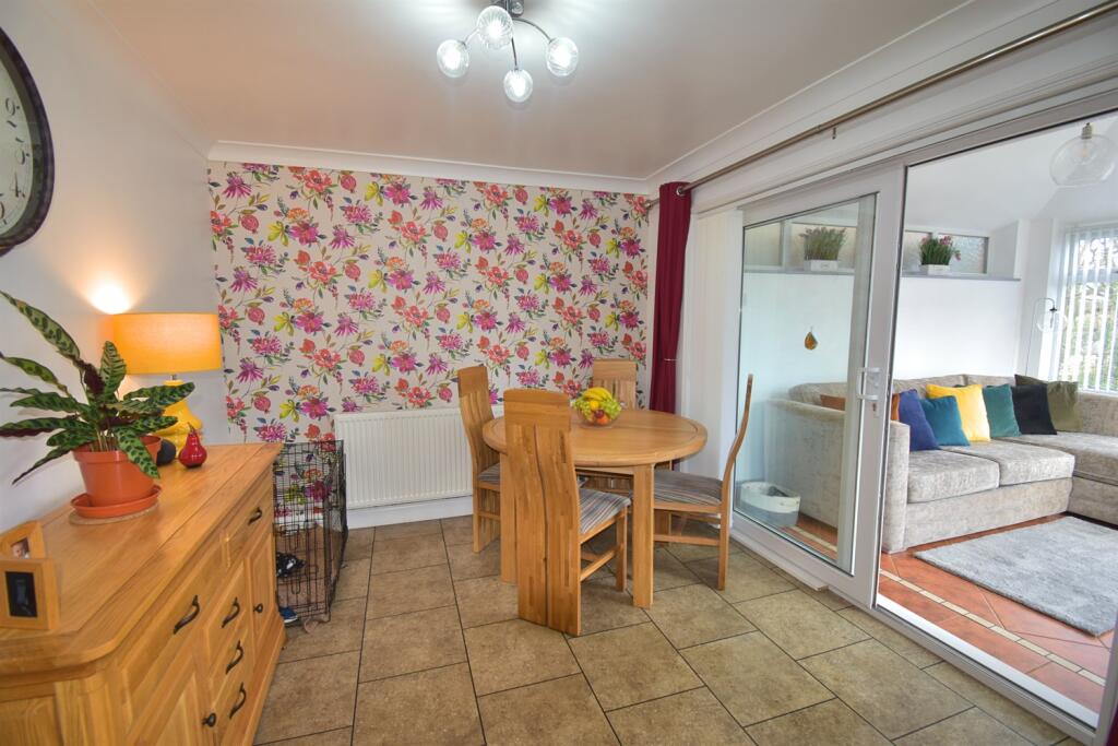 Fitted Dining/Kitche