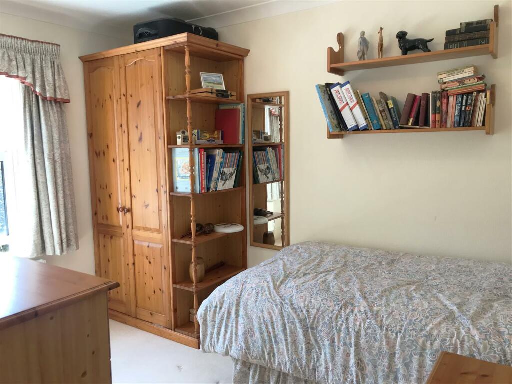Bed 4.JPG
