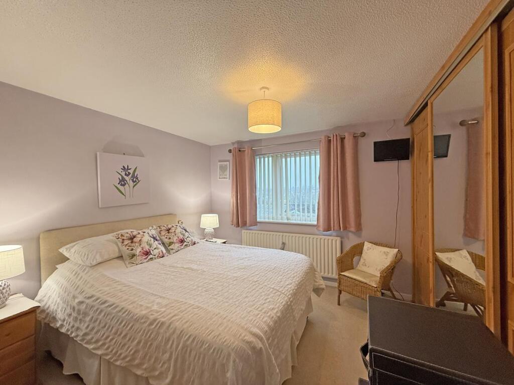 Dunraven Drive 81 - Bedroom 1.jpg