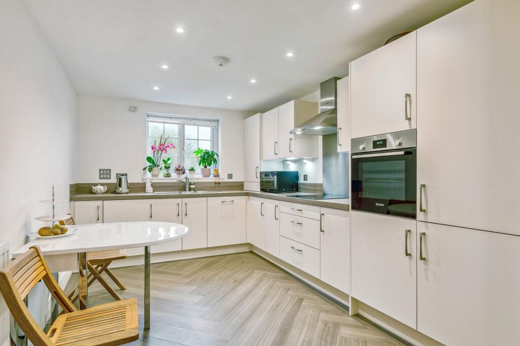 Kitchen / Dining Area