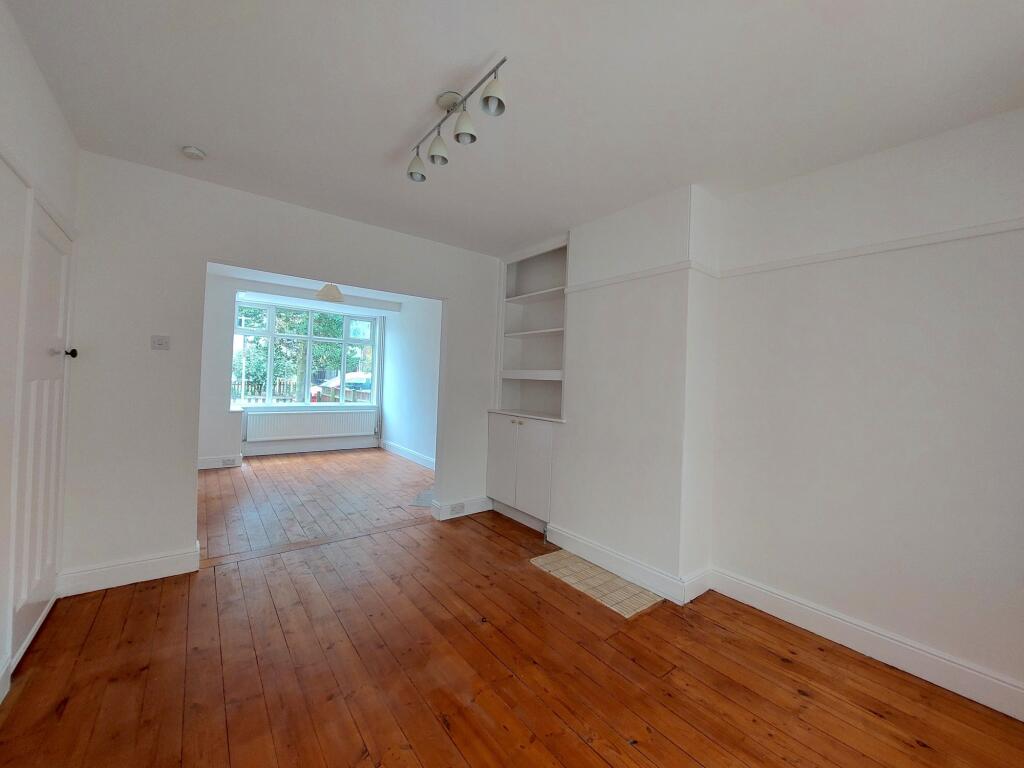Living Room/Dining