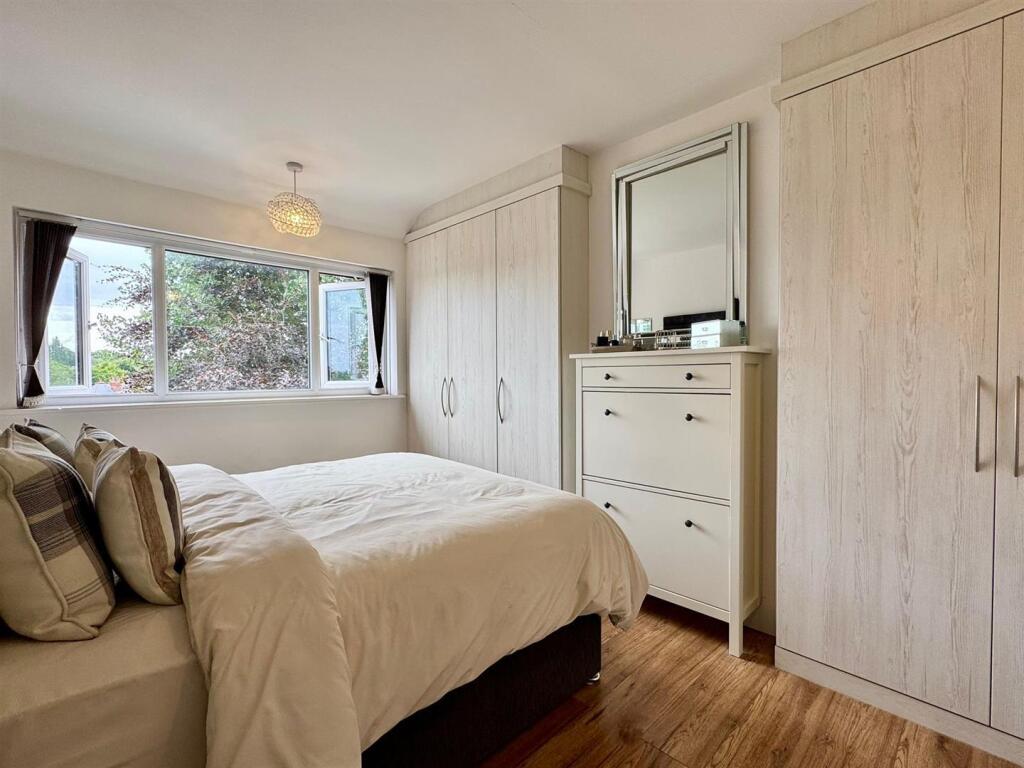 Bedroom 1 (1).jpg