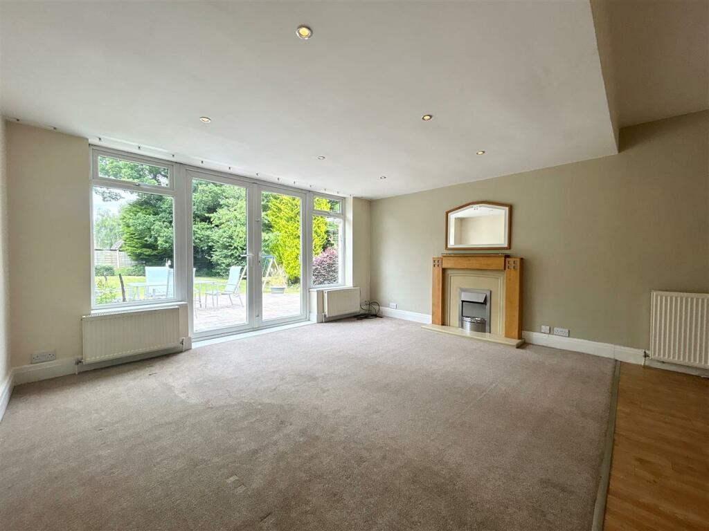 Lounge 2.jpg