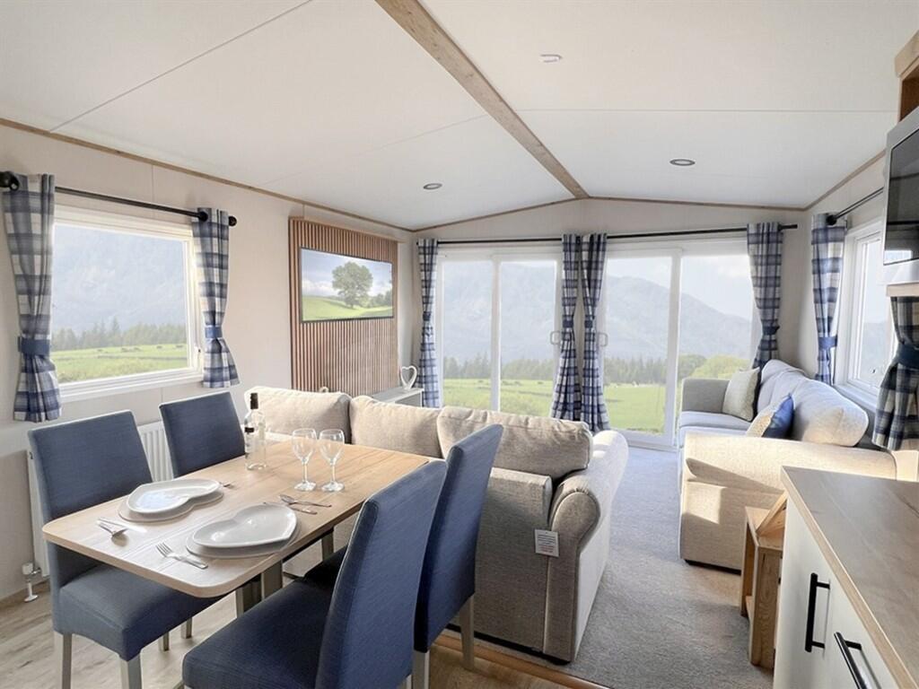 Living Room / Din...