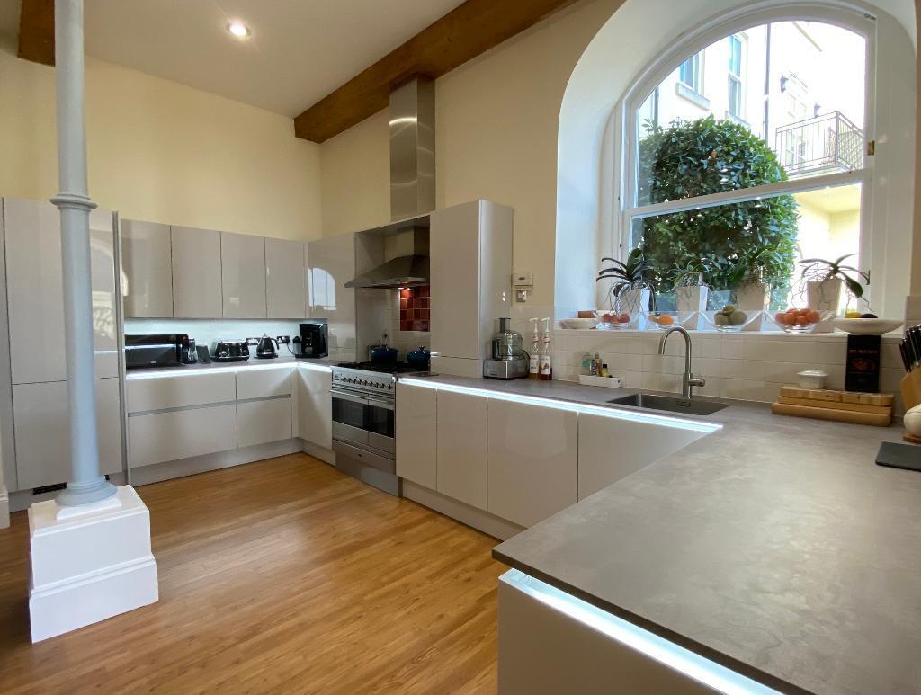 New contemporary kitchen