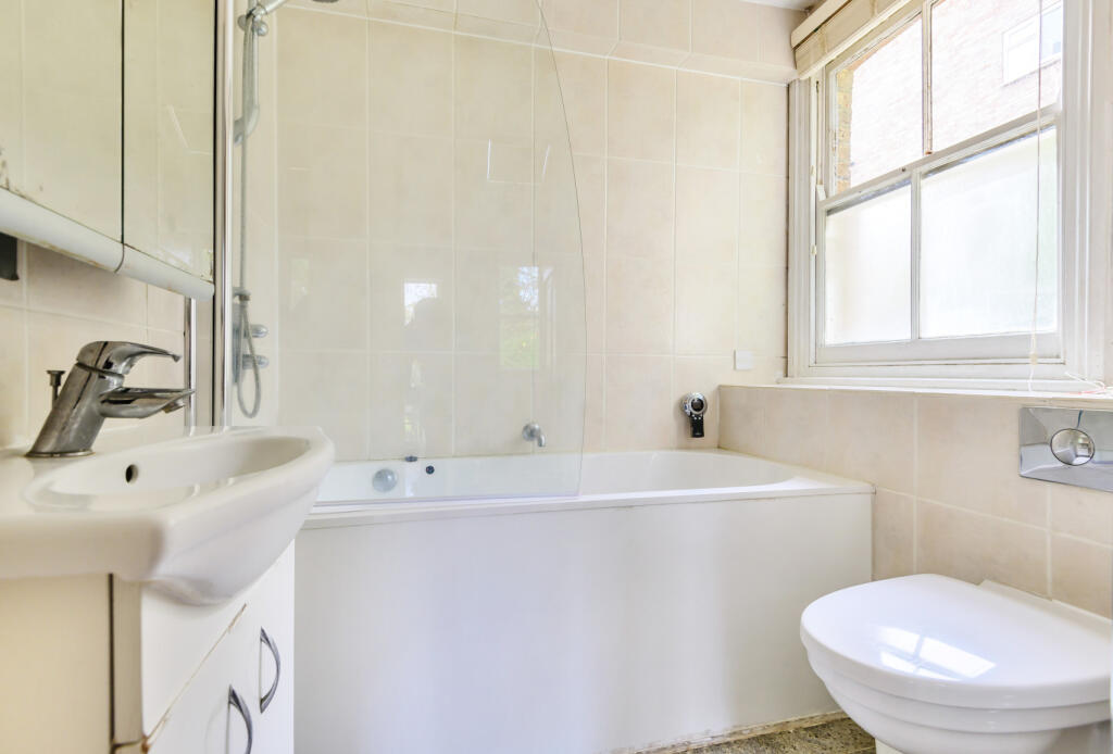 En-Suite Bathroom