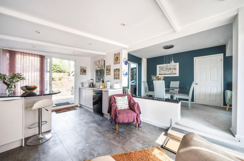 Kitchen/Dining Space